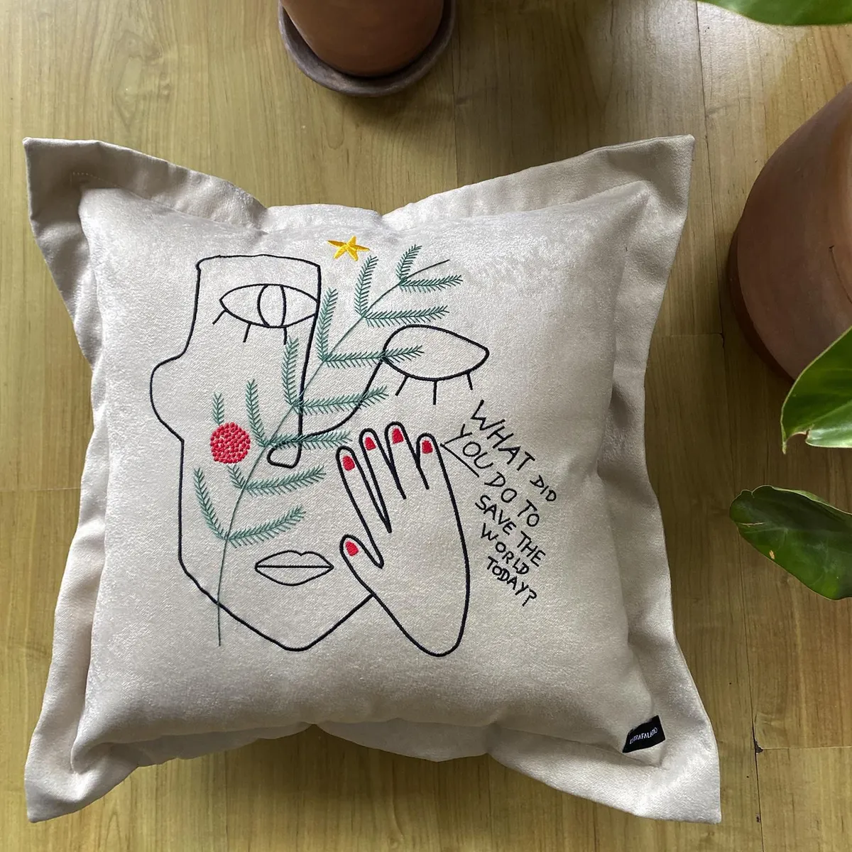  - Cojín Salvar El Mundo 55x55cm