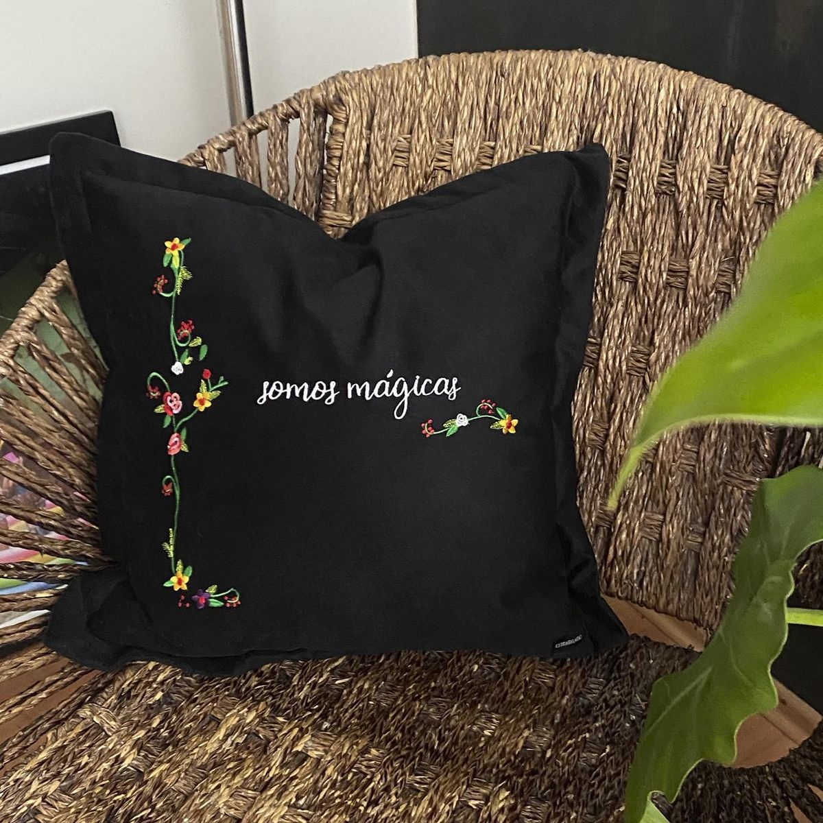  - Cojín Somos Mágicas 55x55cm