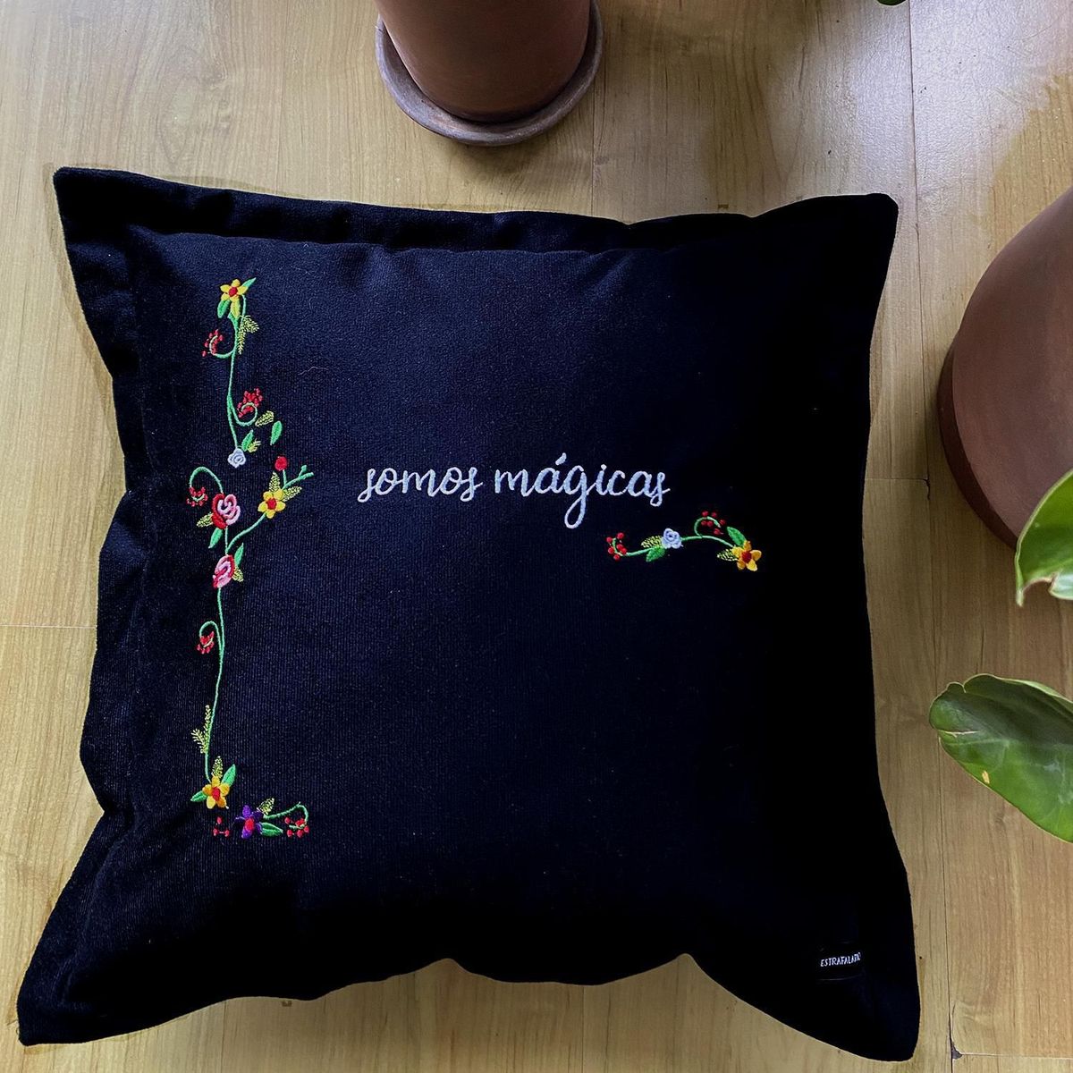  - Cojín Somos Mágicas 55x55cm