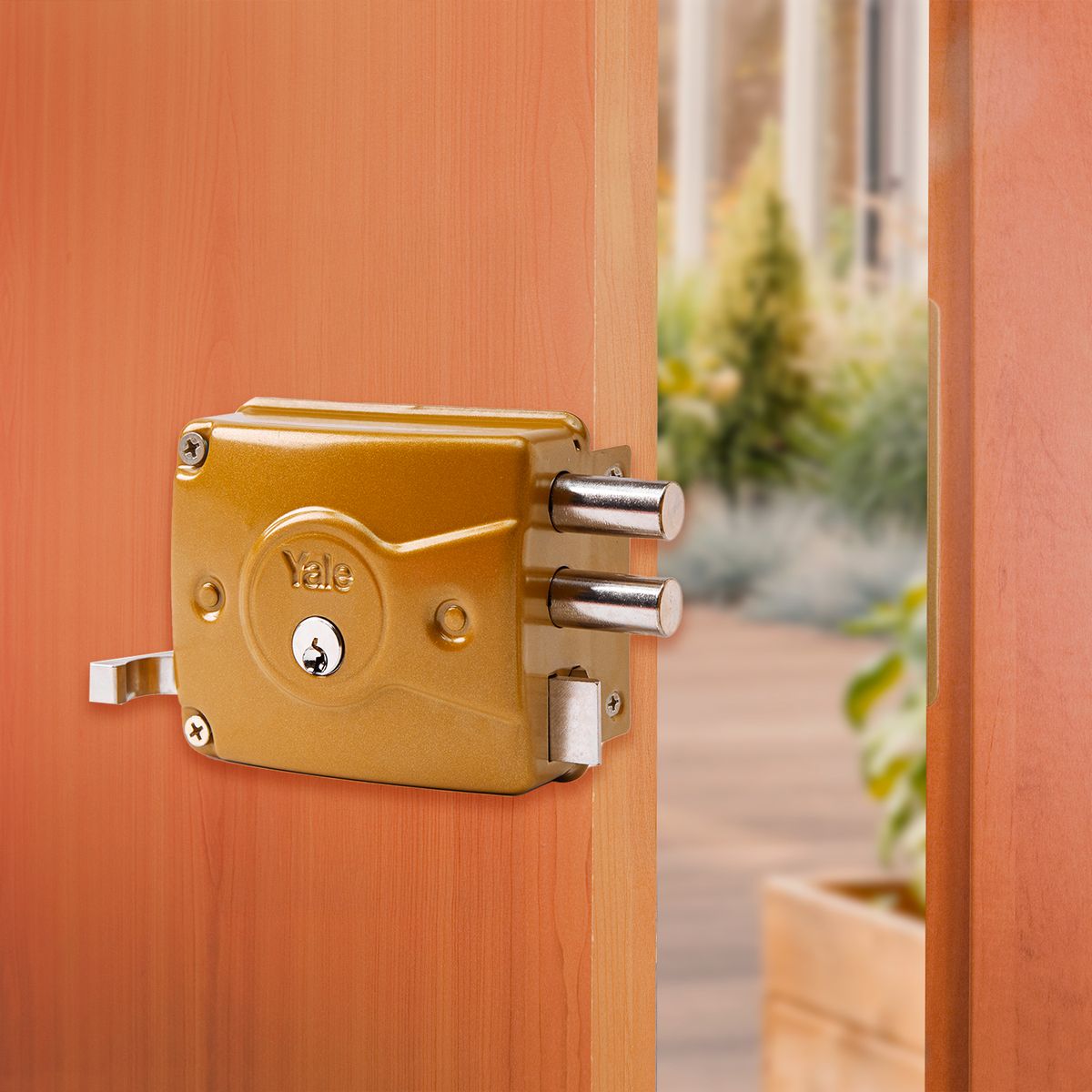 YALE - Cerradura de Sobreponer Mod. 820 50mm Derecha
