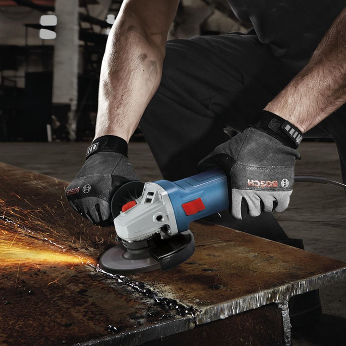 BOSCH - Amoladora Angular Bosch GWS 700 4 1/2" 710W + 5 Discos de Corte Bosch