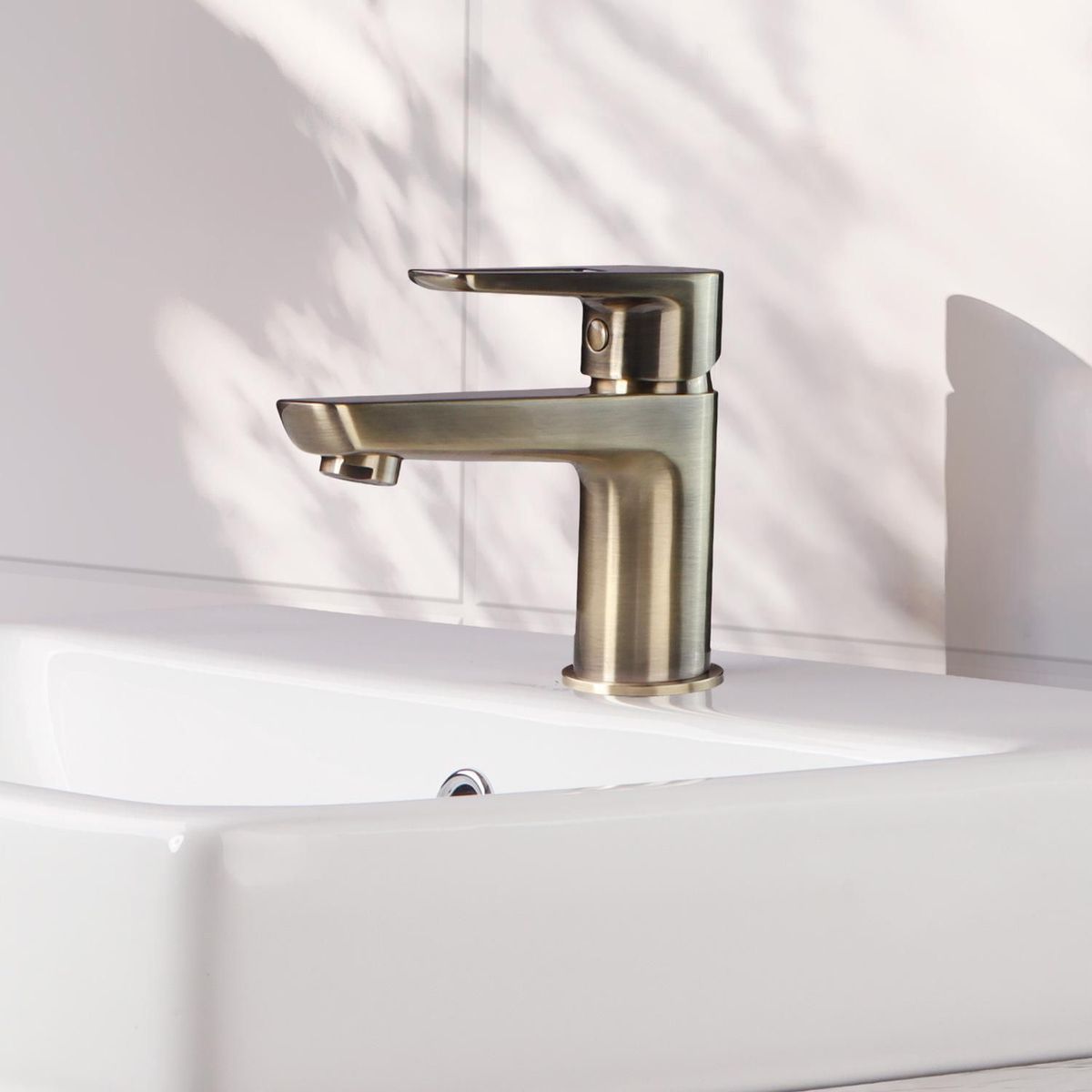  - Mezcladora Monocomando para Lavatorio Tempra Dorado