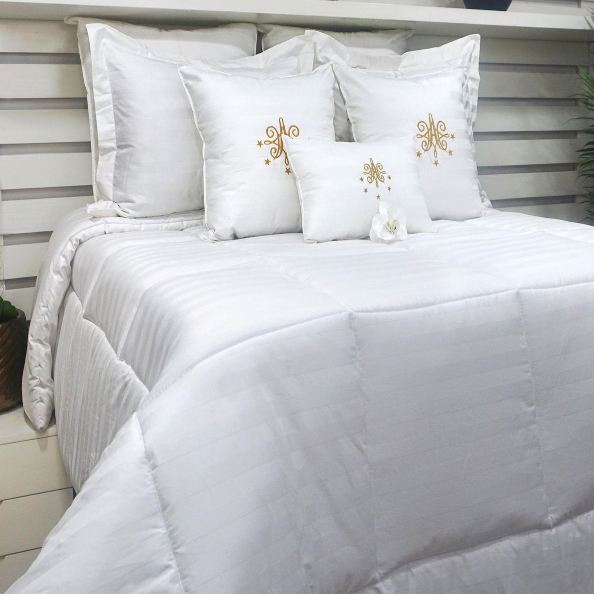 GENERICO - Edredón Premium Satinado Queen Blanco