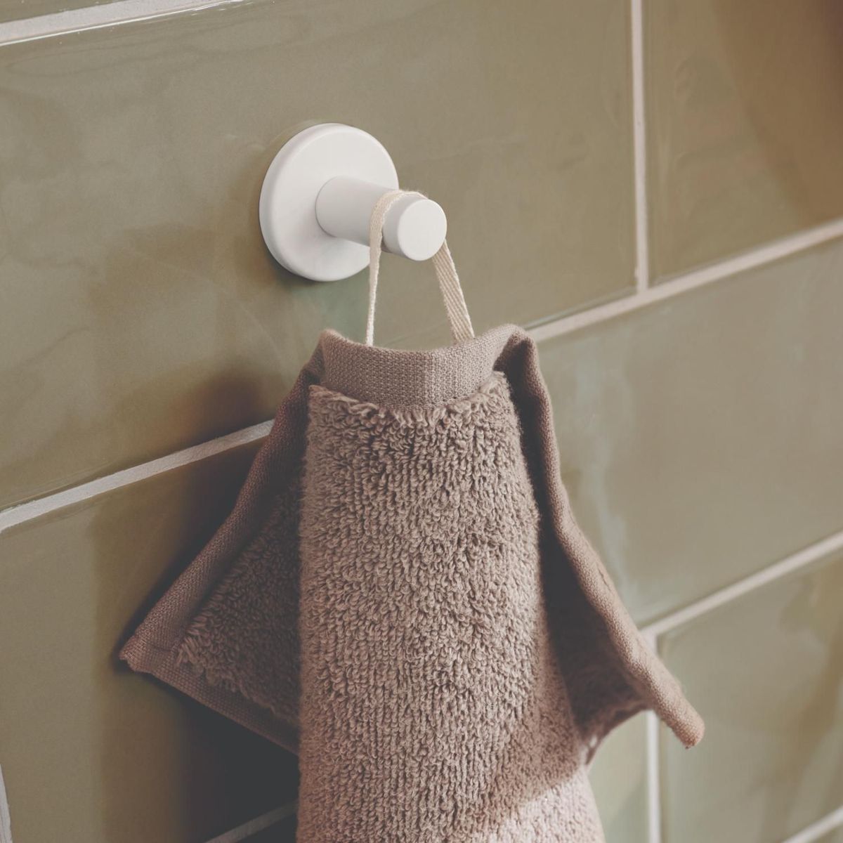 TESA - Accesorio de Baño Gancho Toa Adhesivo Moonwhite