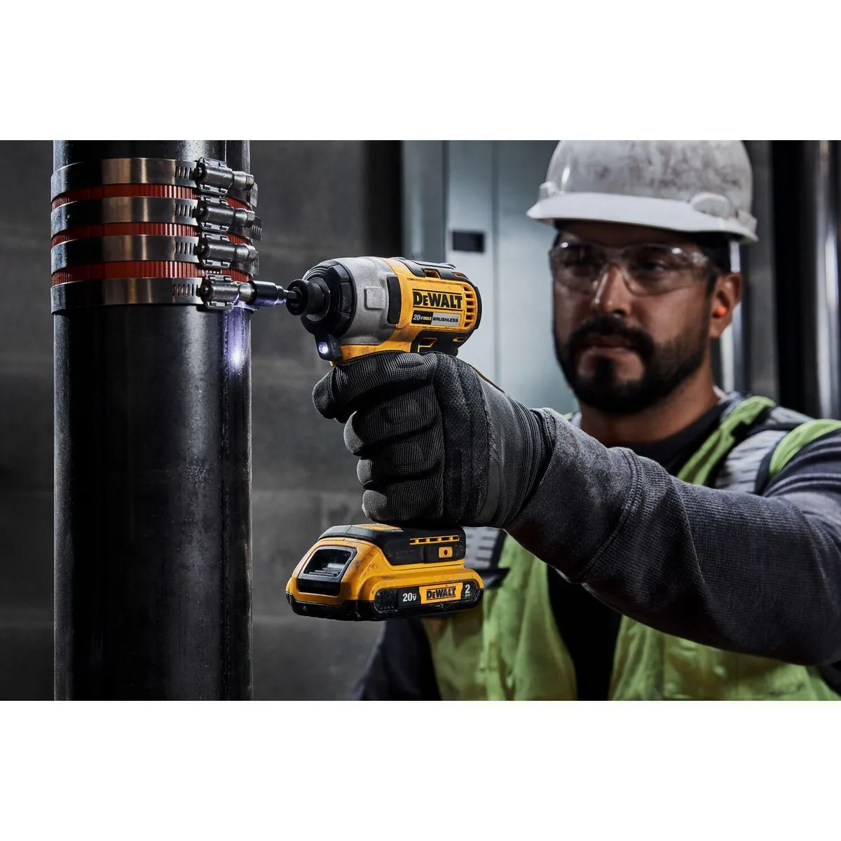 DEWALT - Atornillador de Impacto Inalámbrico Dewalt 1/4" 20V + 2 Baterías 2Ah + Cargador + Maletín Dewalt