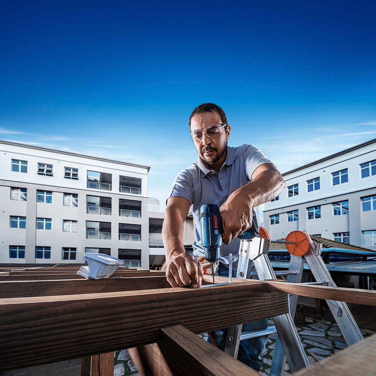 BOSCH - Atornillador Inalámbrico Bosch 1/4" GSR 1000 Smart + Cargador + Accesorios + Maletín Bosch