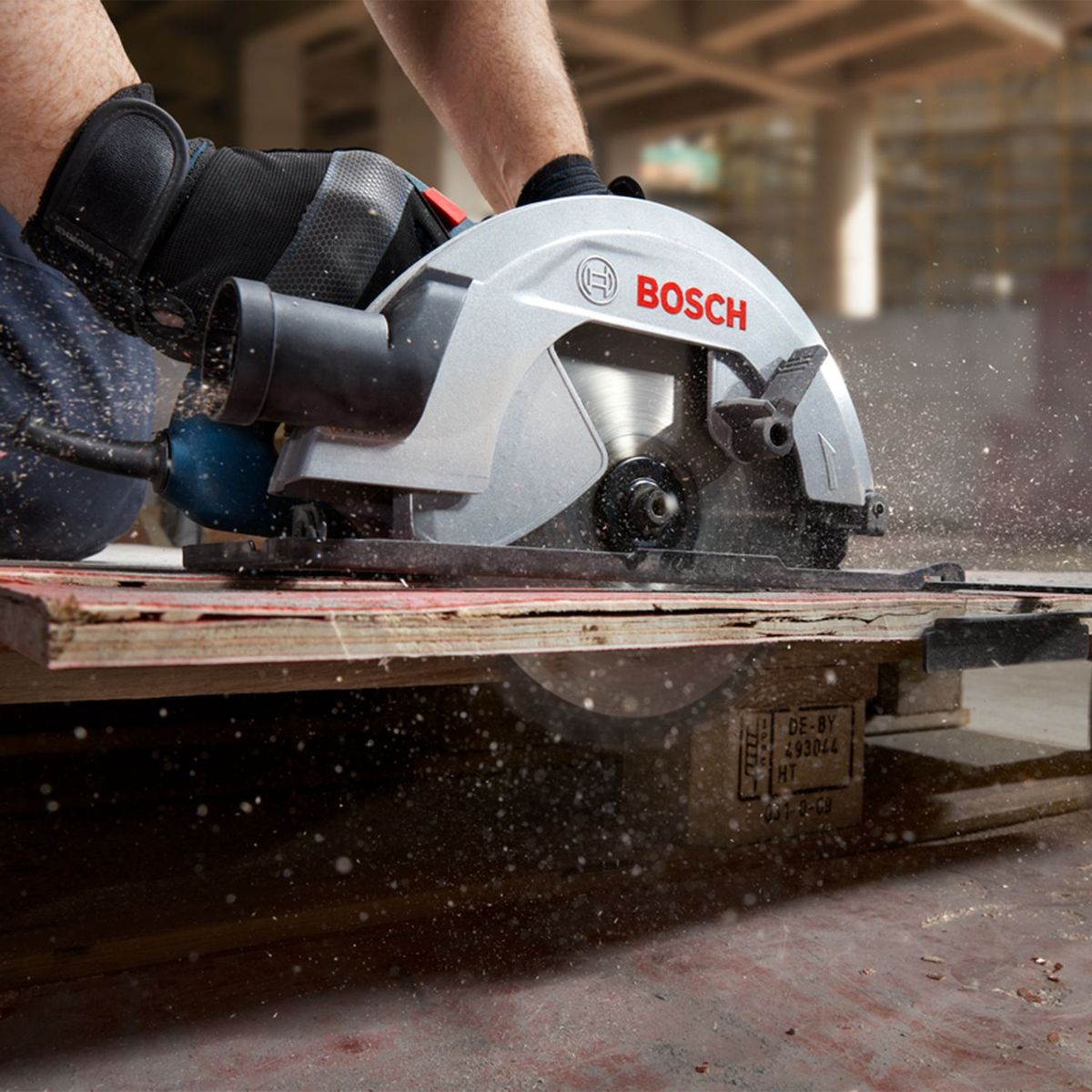 BOSCH - Sierra circular Bosch GKS 130 + Taladro atornillador Bosch GSR 120-LI + 1 batería + 1 disco de corte 24 Dientes + maletín de plástico