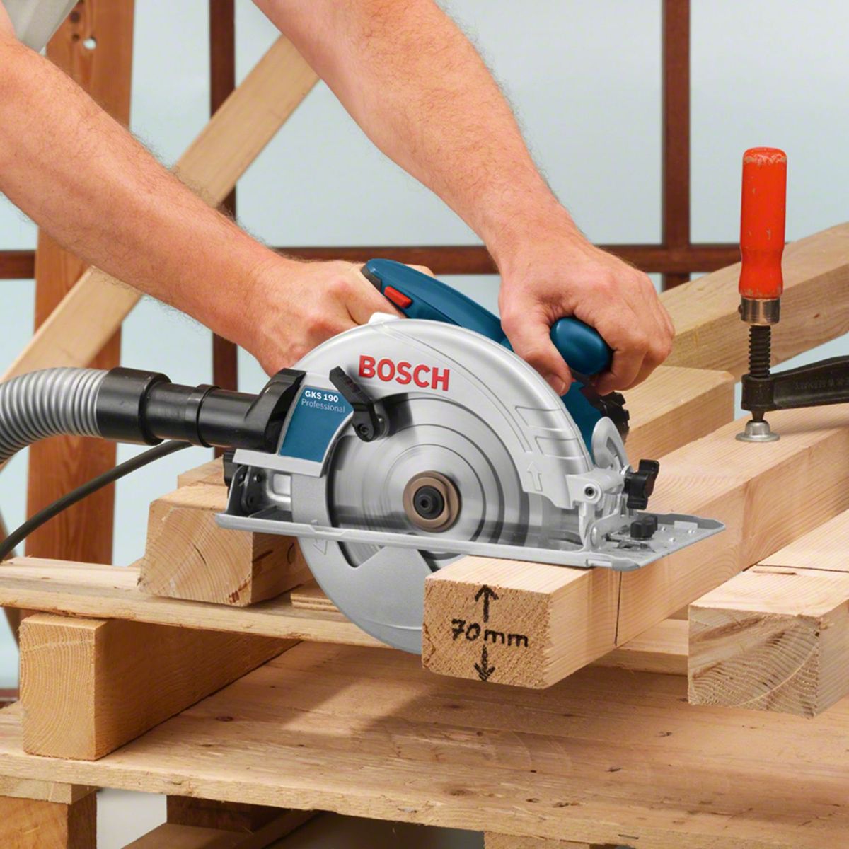 BOSCH - Sierra Circular Bosch GKS 130 + 1 Disco de Corte 24 Dientes + Sierra Caladora Bosch GST 680-500W + 1 Hoja de Corte + Lijadora Orbital Bosch GSS 140-220W + 1 Lija