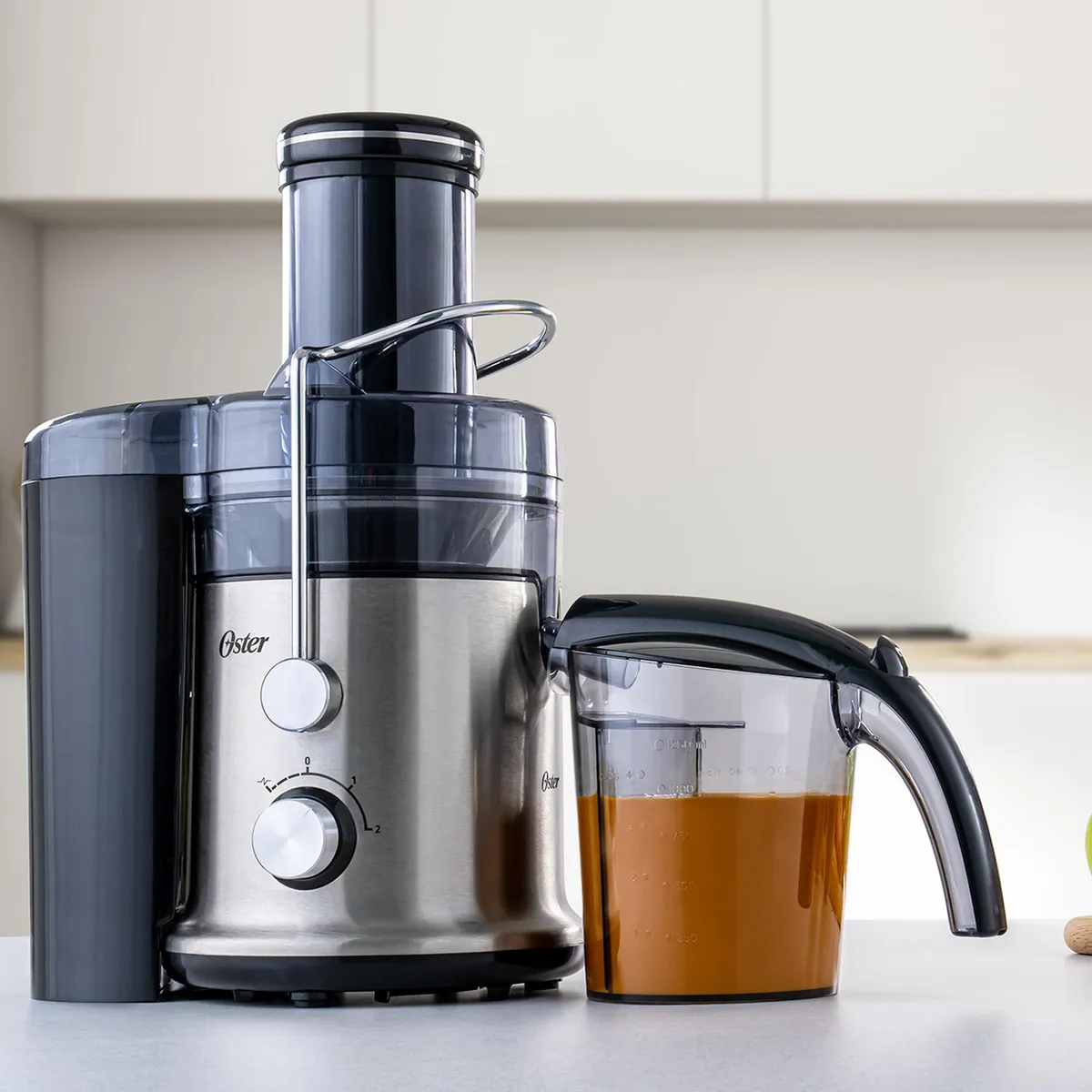 OSTER - Extractor de jugos Oster boca ancha FPSTJE320S
