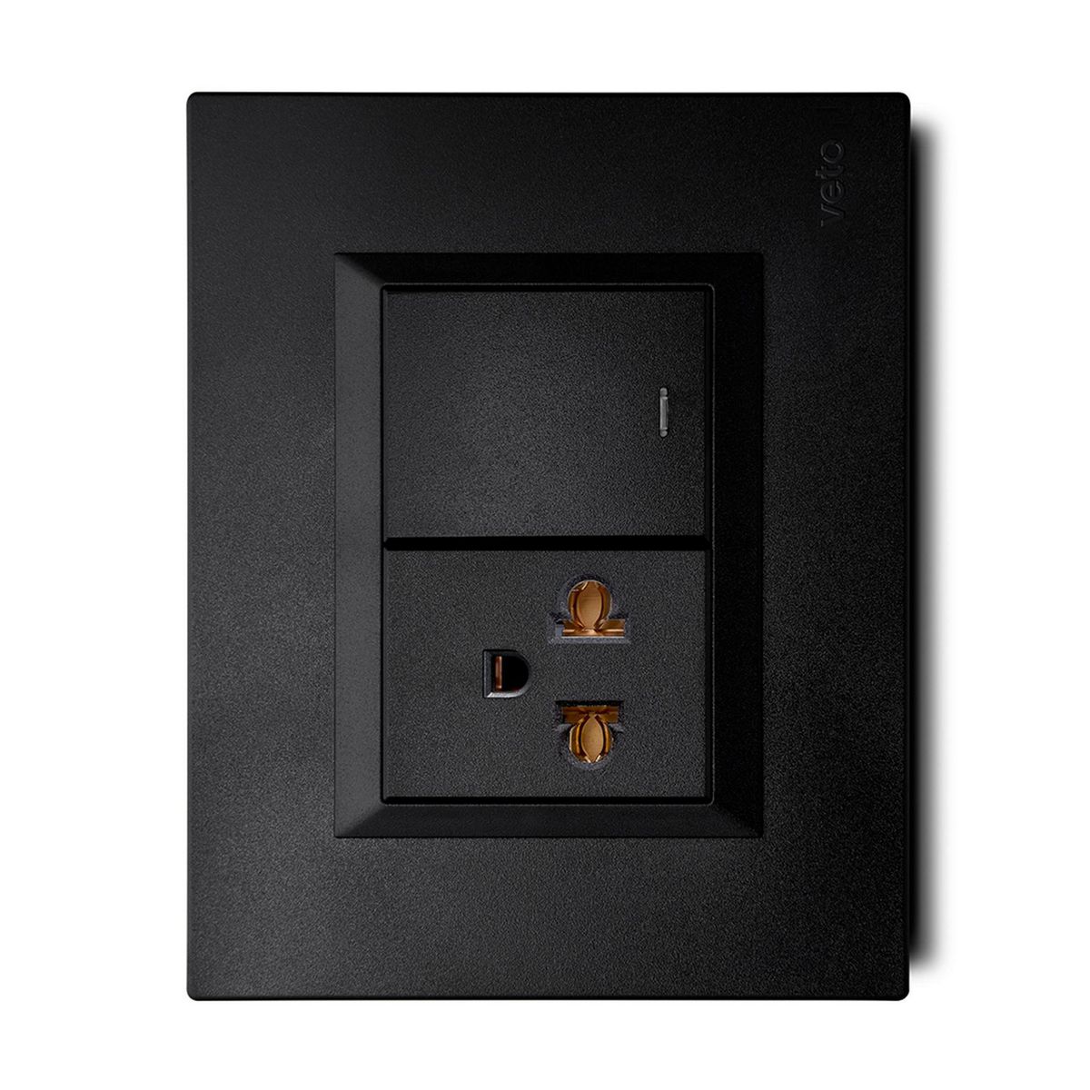 VETO - Mixto 1 Interruptor + 1 Tomacorriente Universal 2P+E Negro Plu62631