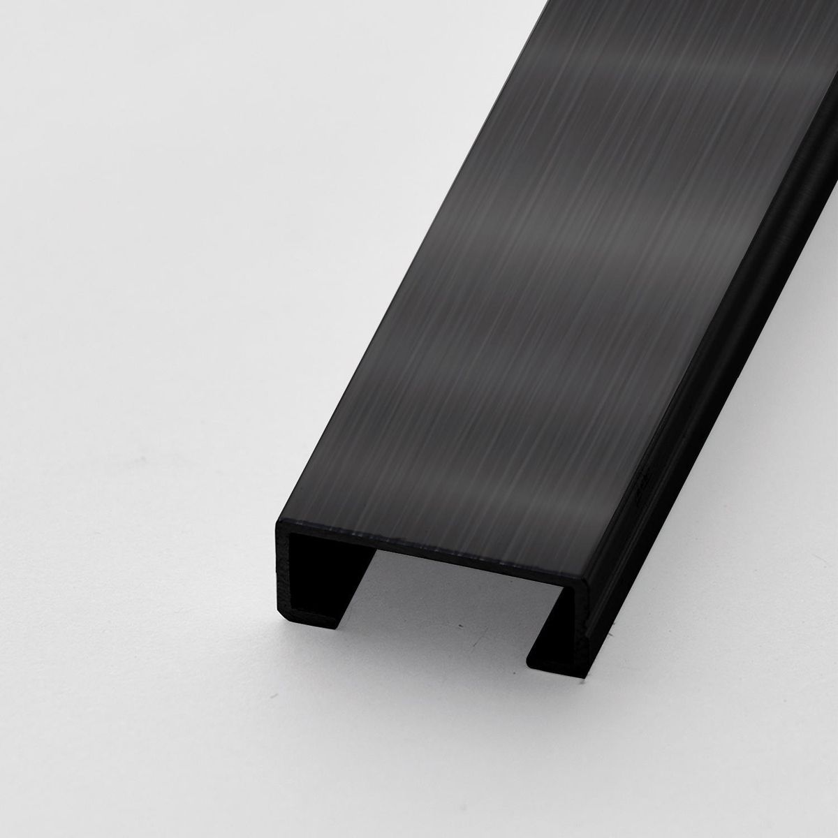 KANTU - Decorado Recto Negro Brillante