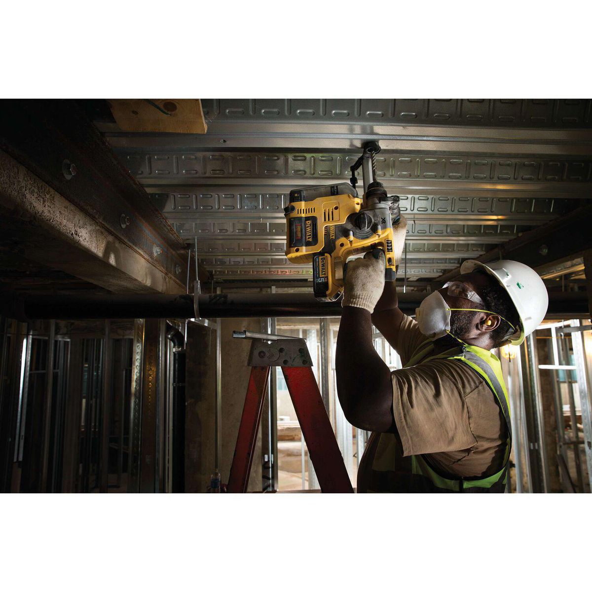 DEWALT - Rotomartillo SDS Plus DCH273B