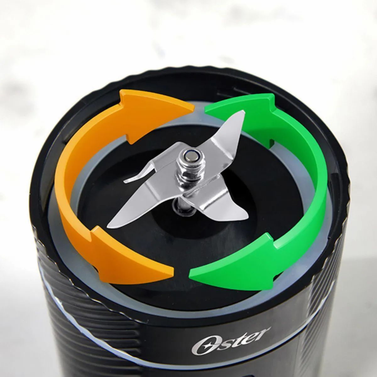 OSTER - Licuadora Portátil GO Max Negro BLSTGFPB20000.