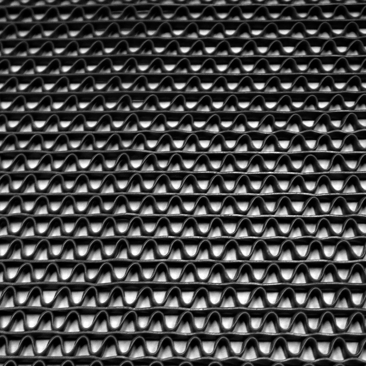 SAN BLAS - Piso Ondas Negro PVC 60cm 5mm Venta por Metro Lineal