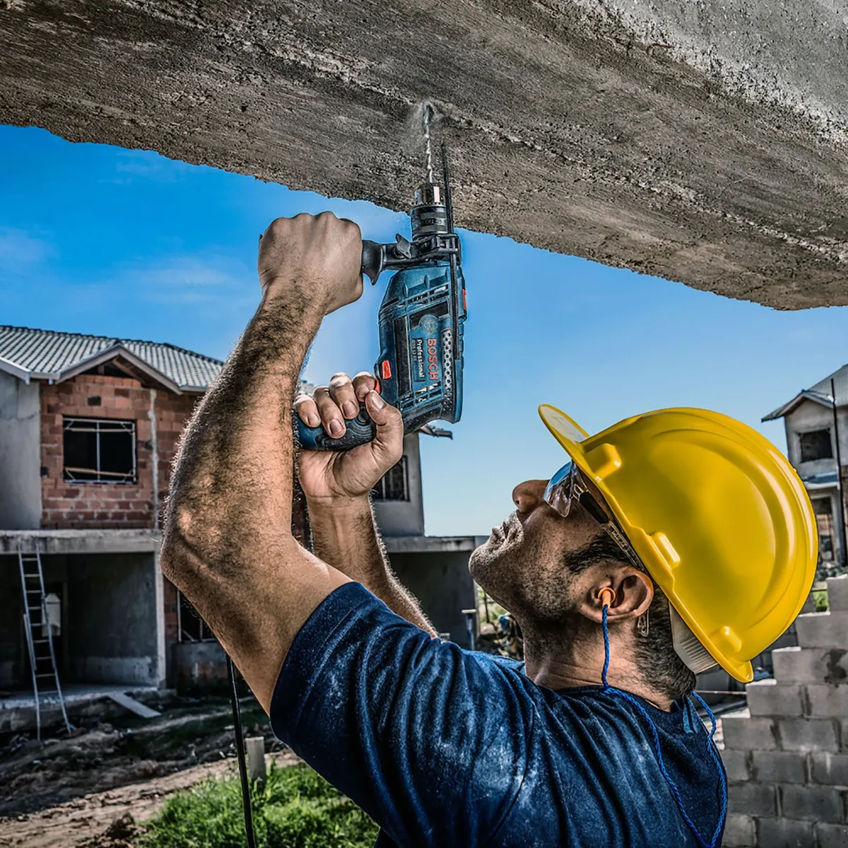 BOSCH - Taladro percutor Bosch GSB 13 RE 750W+ maletín plástico