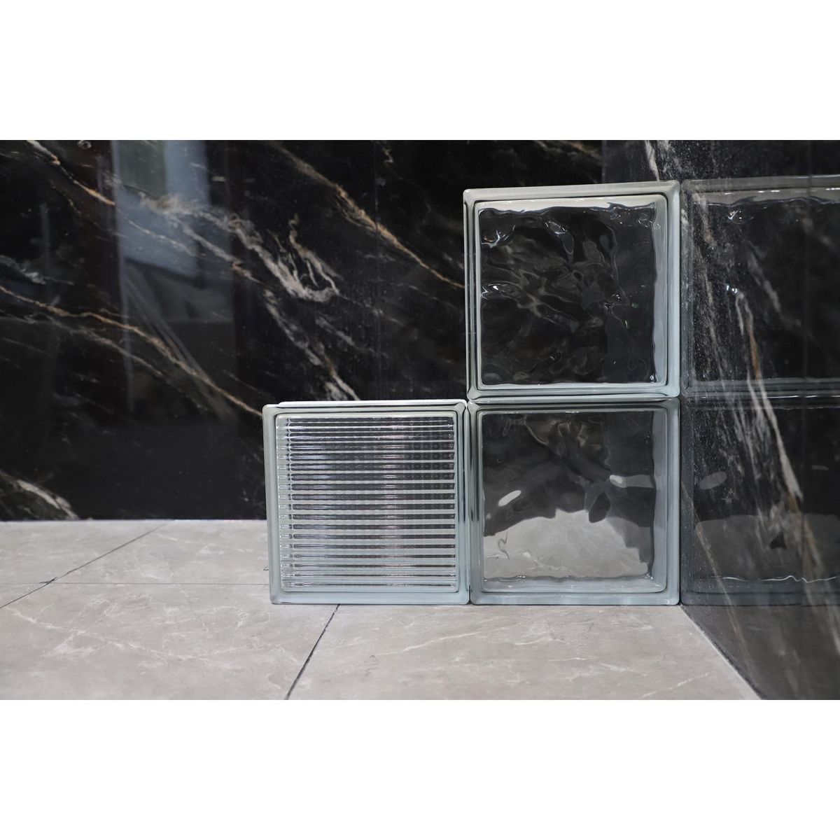 HOLZTEK - Bloque de Vidrio Cuadriculado 24 x 24 cm