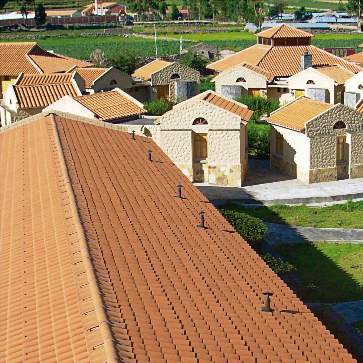 ETERNIT - Cumbrera inf Fibrocemento 0.35x0.68m Teja Andina Eternit