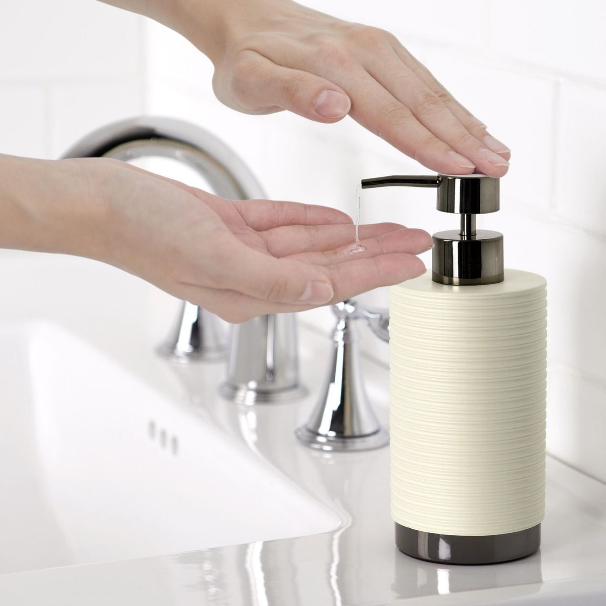 JUST HOME COLLECTION - Dispensador de Jabón Ribbed