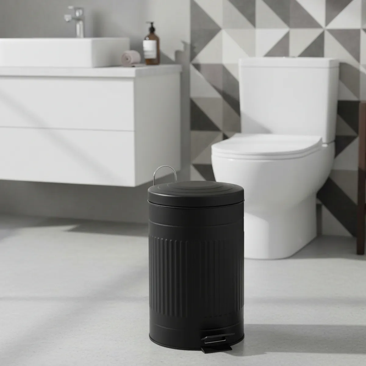 Papelera Redonda Relieve Negra 12L, marca JUST HOME COLLECTION - Foto Principal