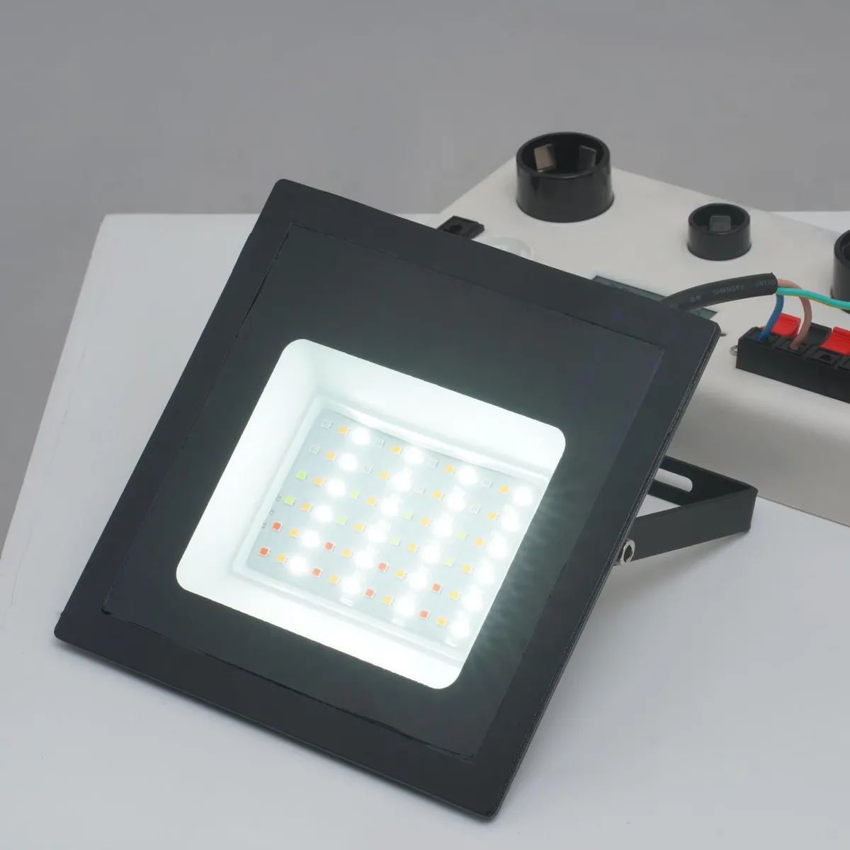 HALUX - Reflector Led Wi-Fi 20W