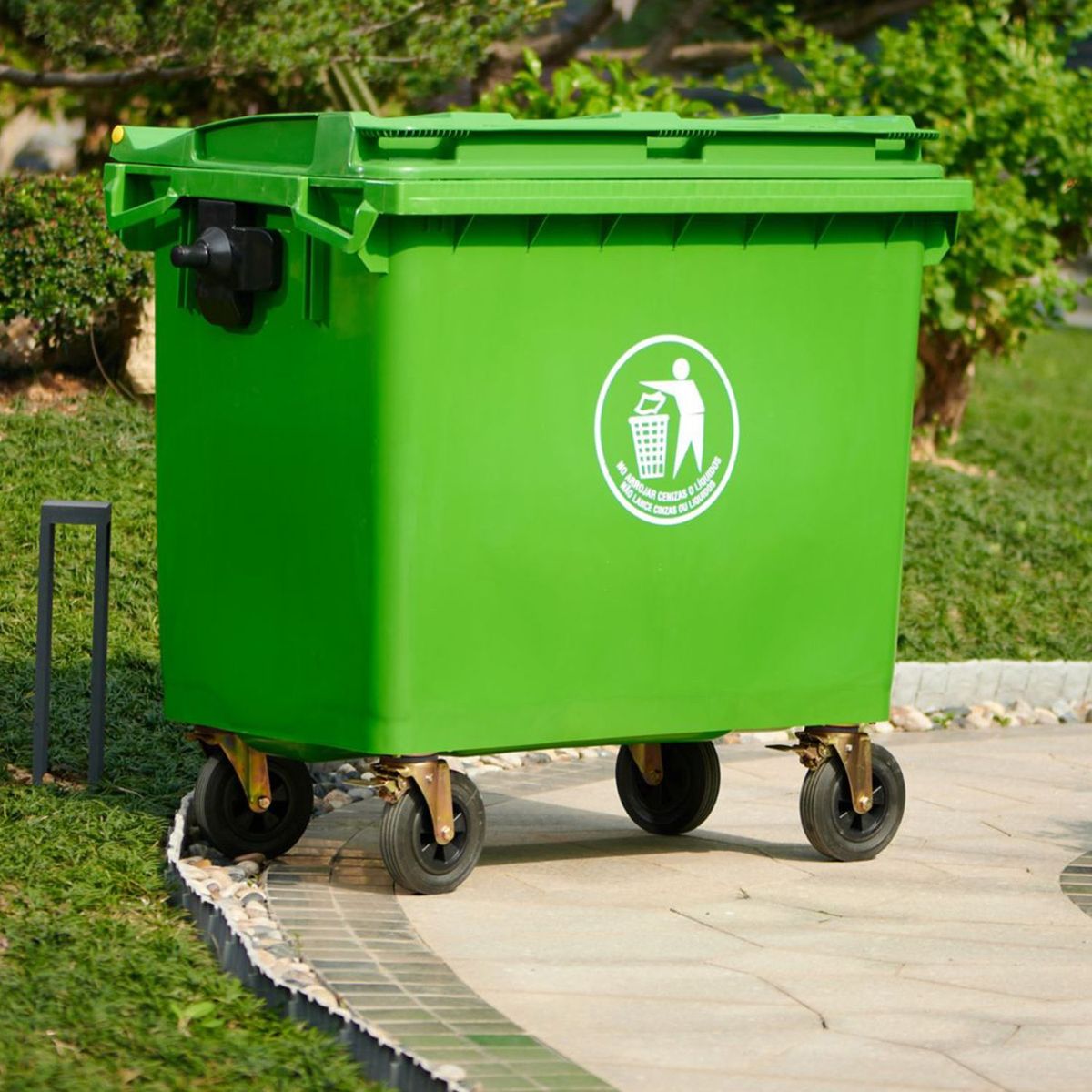 KLEINE WOLKE - Contenedor de Basura de Plástico con Tapa y Ruedas 660L