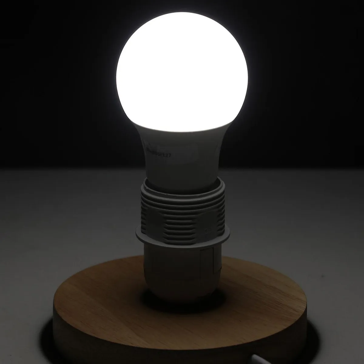 DAIRU - Foco LED con Sensor Día 8.2W E27 Luz Cálida