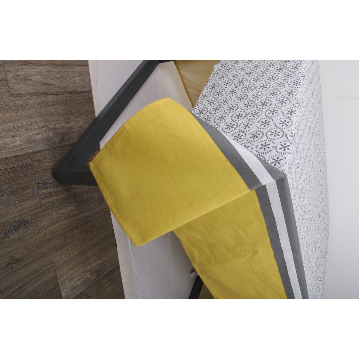 JUST HOME COLLECTION - Mantel Antifluidos Amarillo 160x230cm