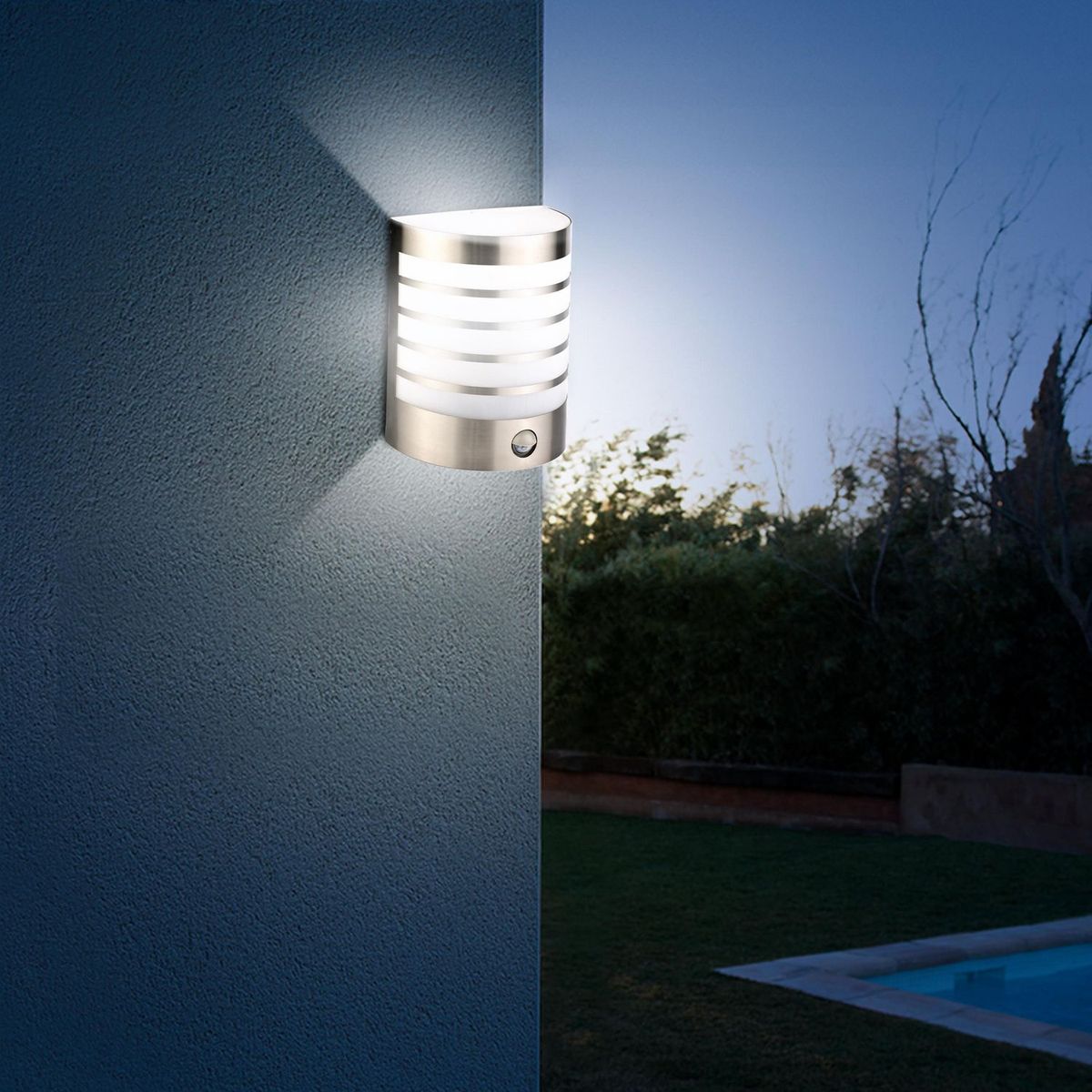 JUST HOME COLLECTION - Farol Muro con Sensor 1LE27 Plateado