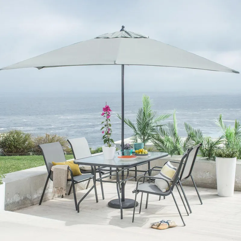 JUST HOME COLLECTION - Mesa Rectángular con Vidrio 140x90cm Negro + Silla Sling Gris de Metal con Textileno + Quitasol Sling Gris 2x3