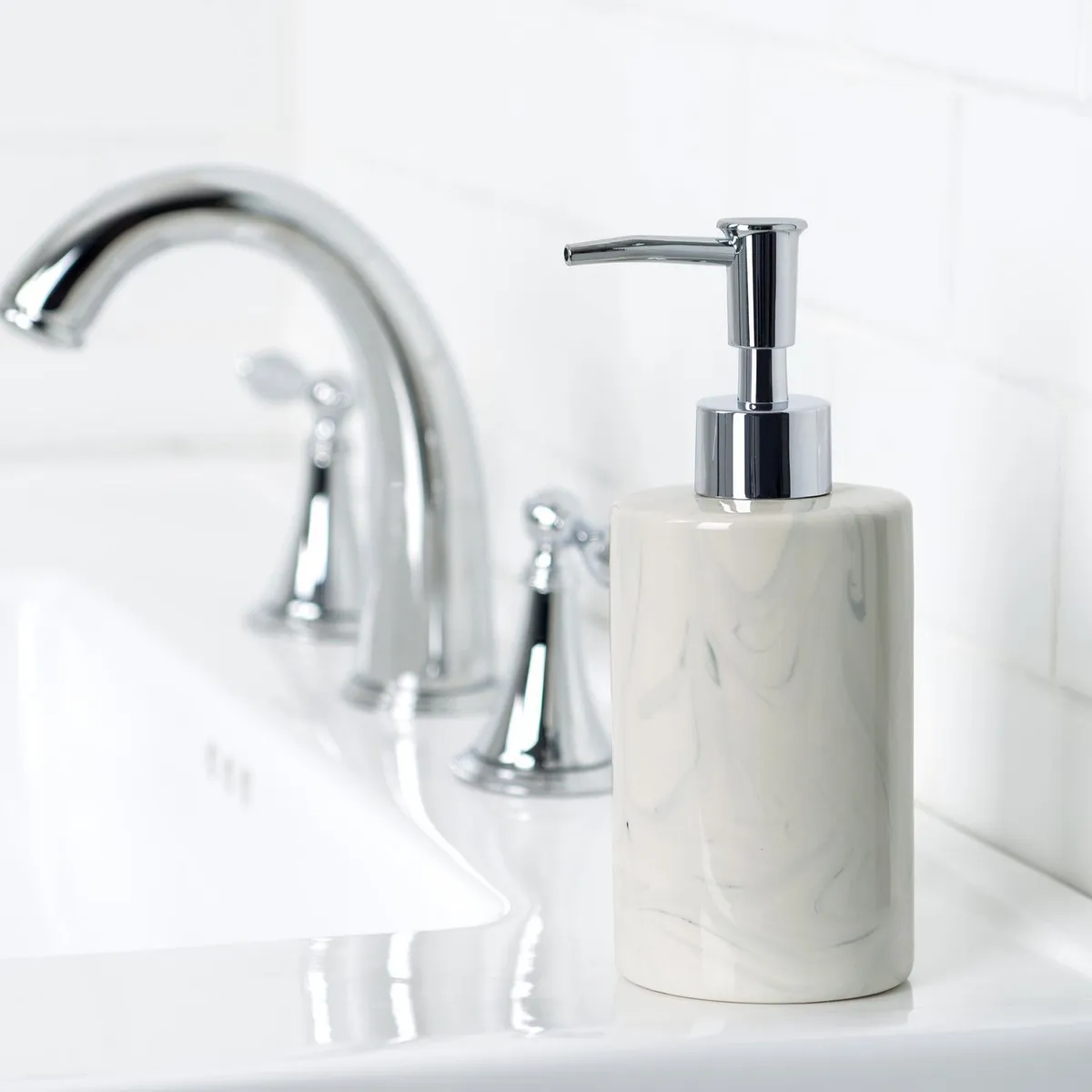 JUST HOME COLLECTION - Dispensador de Jabón Loving Blanco