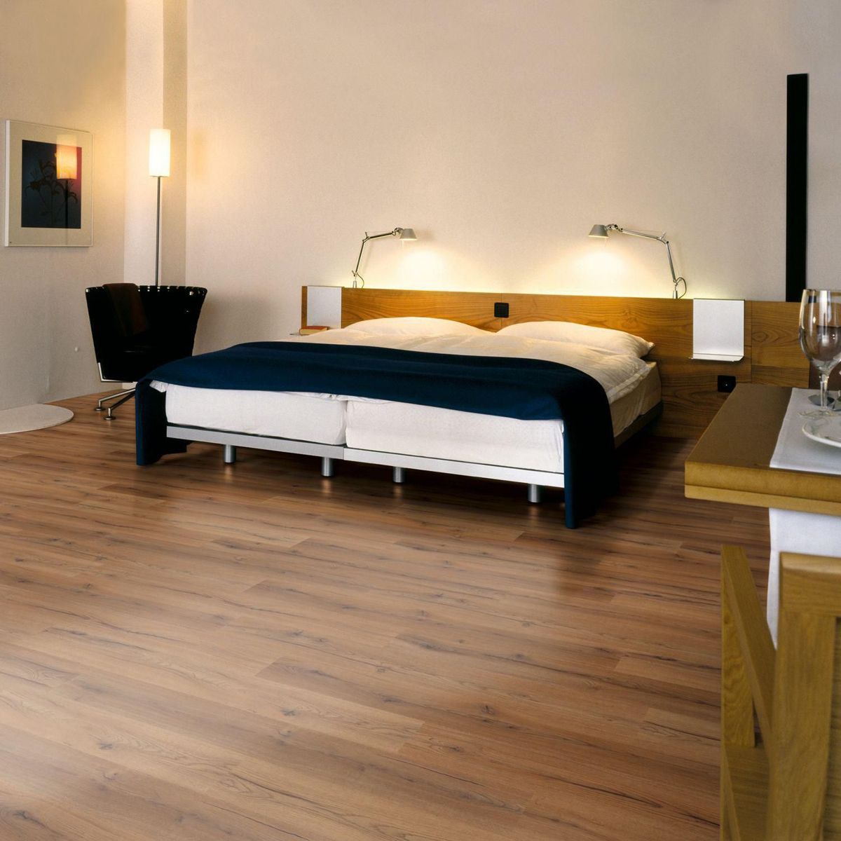 HOLZTEK - Piso Laminado New Ardennes Marrón AC4 8mm 2.131m2