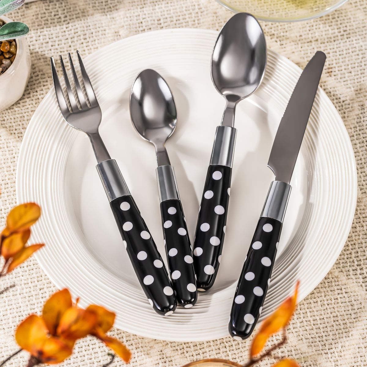 JUST HOME COLLECTION - Juego de Cubiertos 24 piezas Mango Negro/Blanco