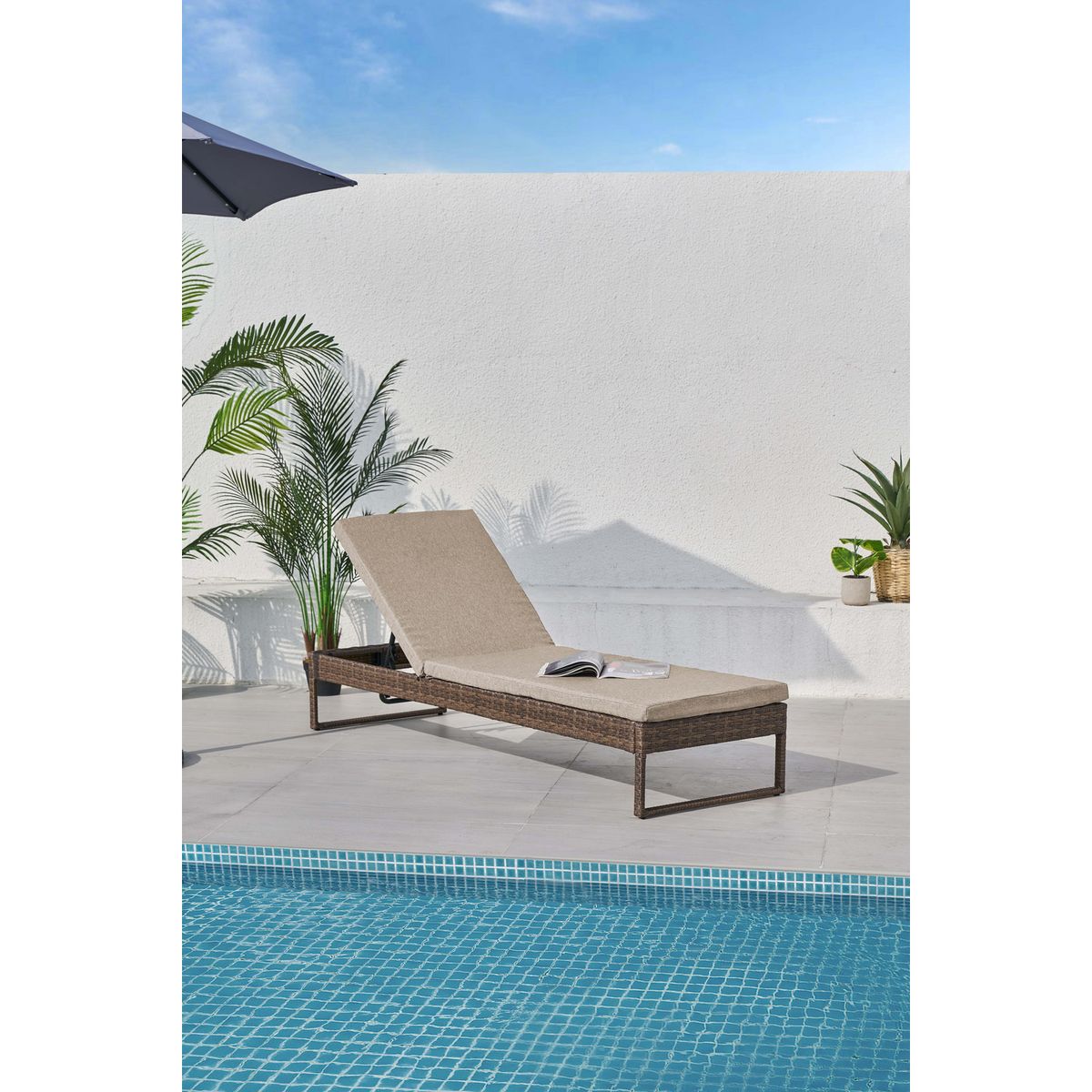 JUST HOME COLLECTION - Reposera de Ratán Café/Crudo