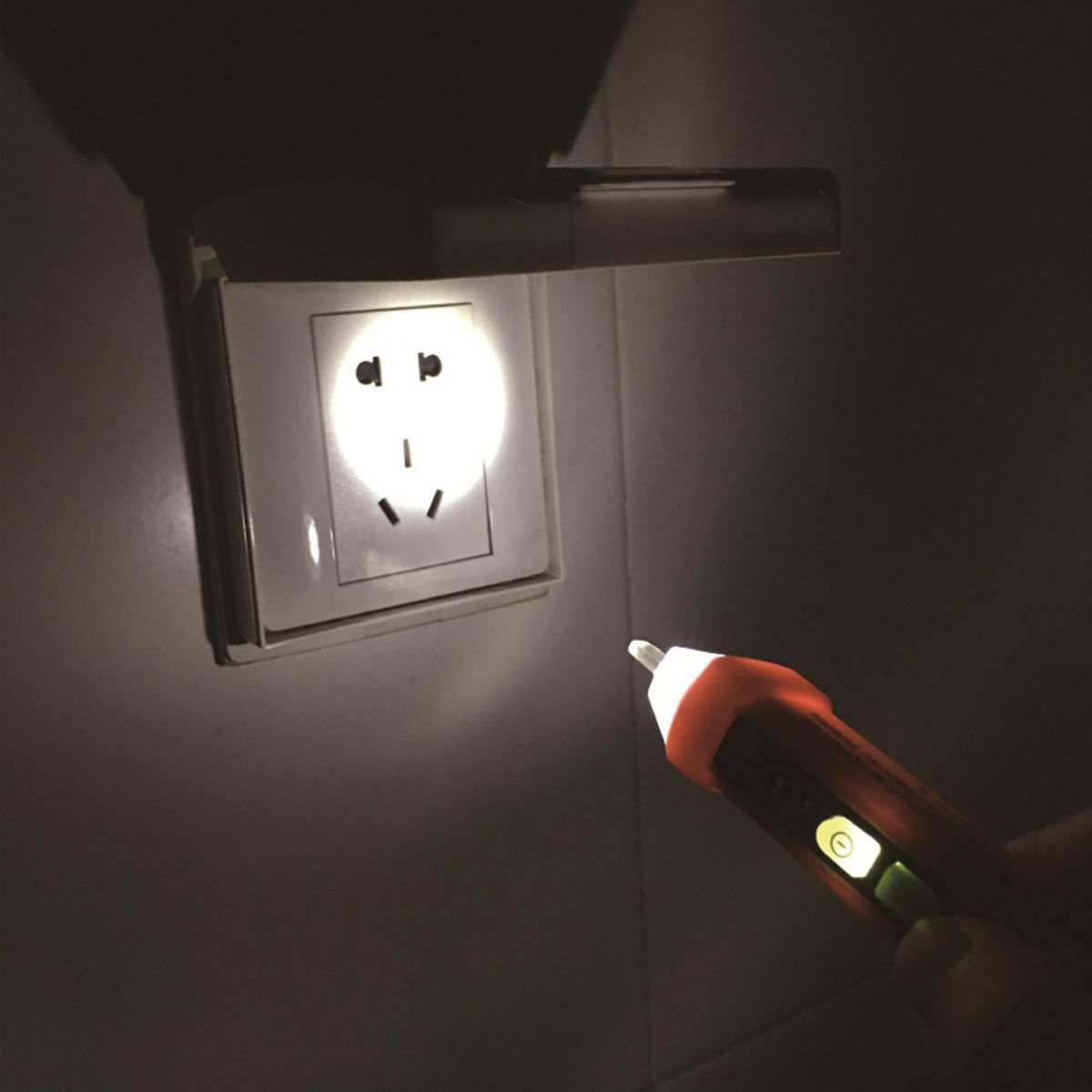 BAUKER - Detector de Voltaje