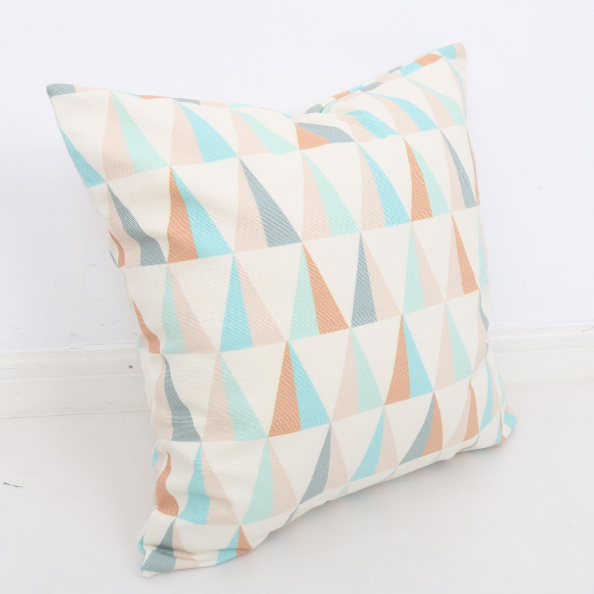 JUST HOME COLLECTION - Cojín Nórdico Triangle 45x45cm