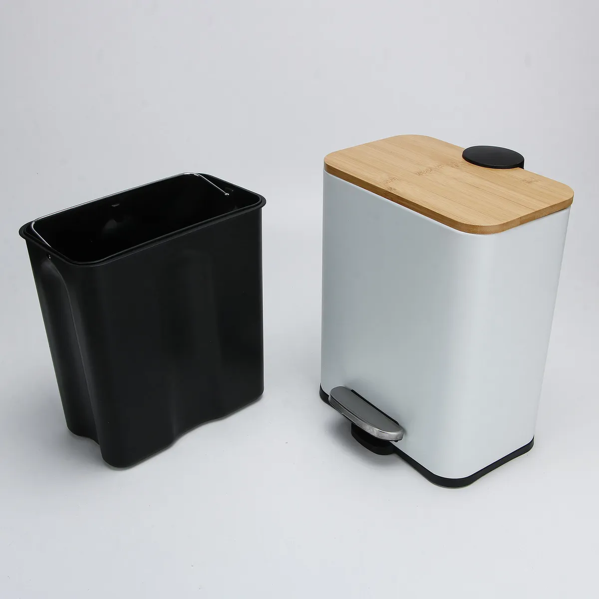 JUST HOME COLLECTION - Papelera Rectangular con Tapa de Bambú Blanca 5L