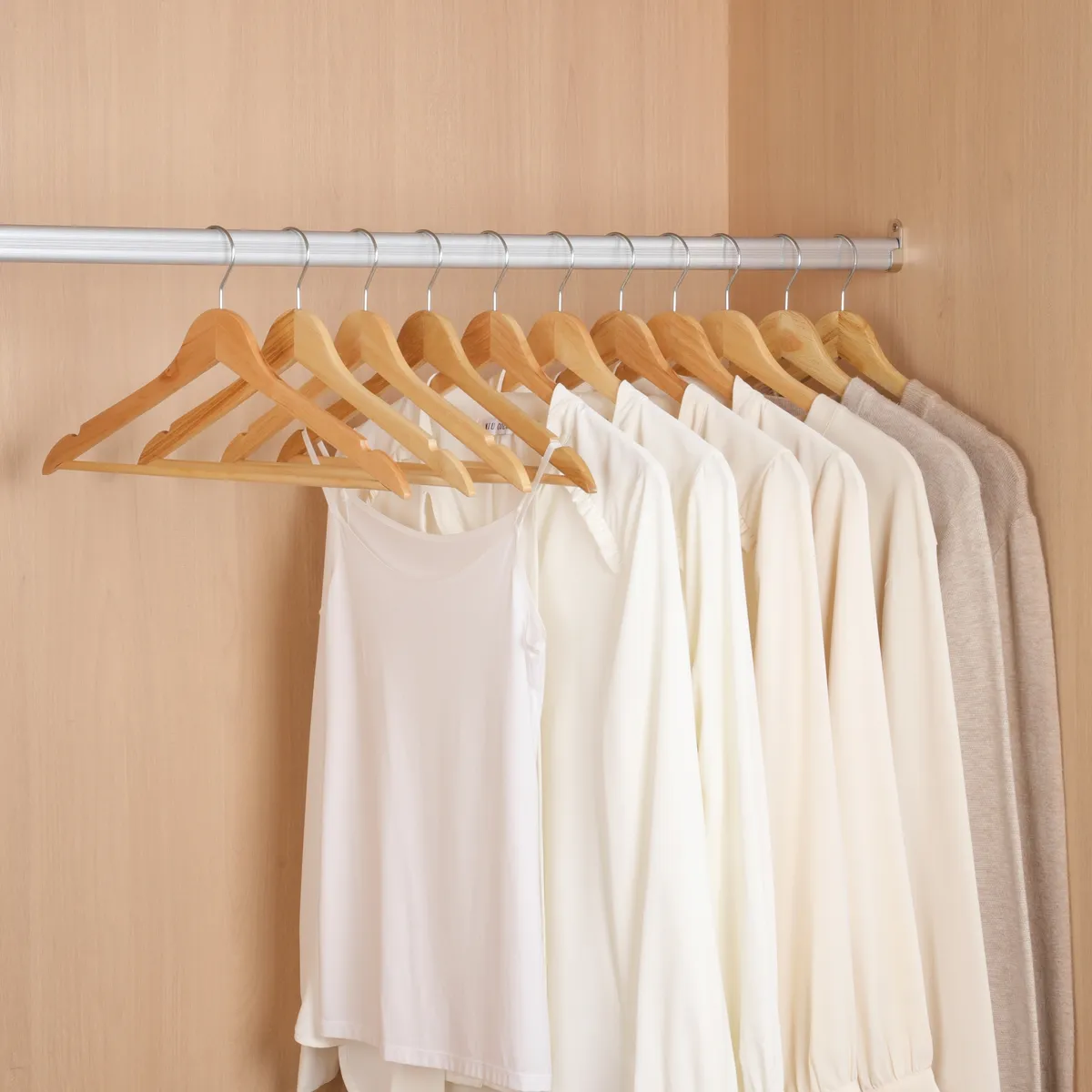 JUST HOME COLLECTION - Set x50 Colgador de Madera