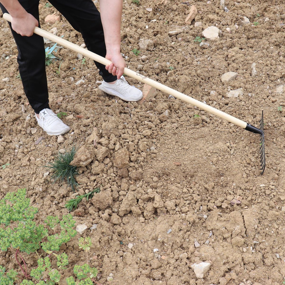 ERGO - Rastrillo Metálico 14 Dientes Rojo