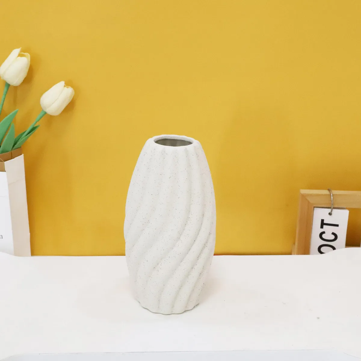 JUST HOME COLLECTION - Florero de Cerámica Blanco 17.8cm