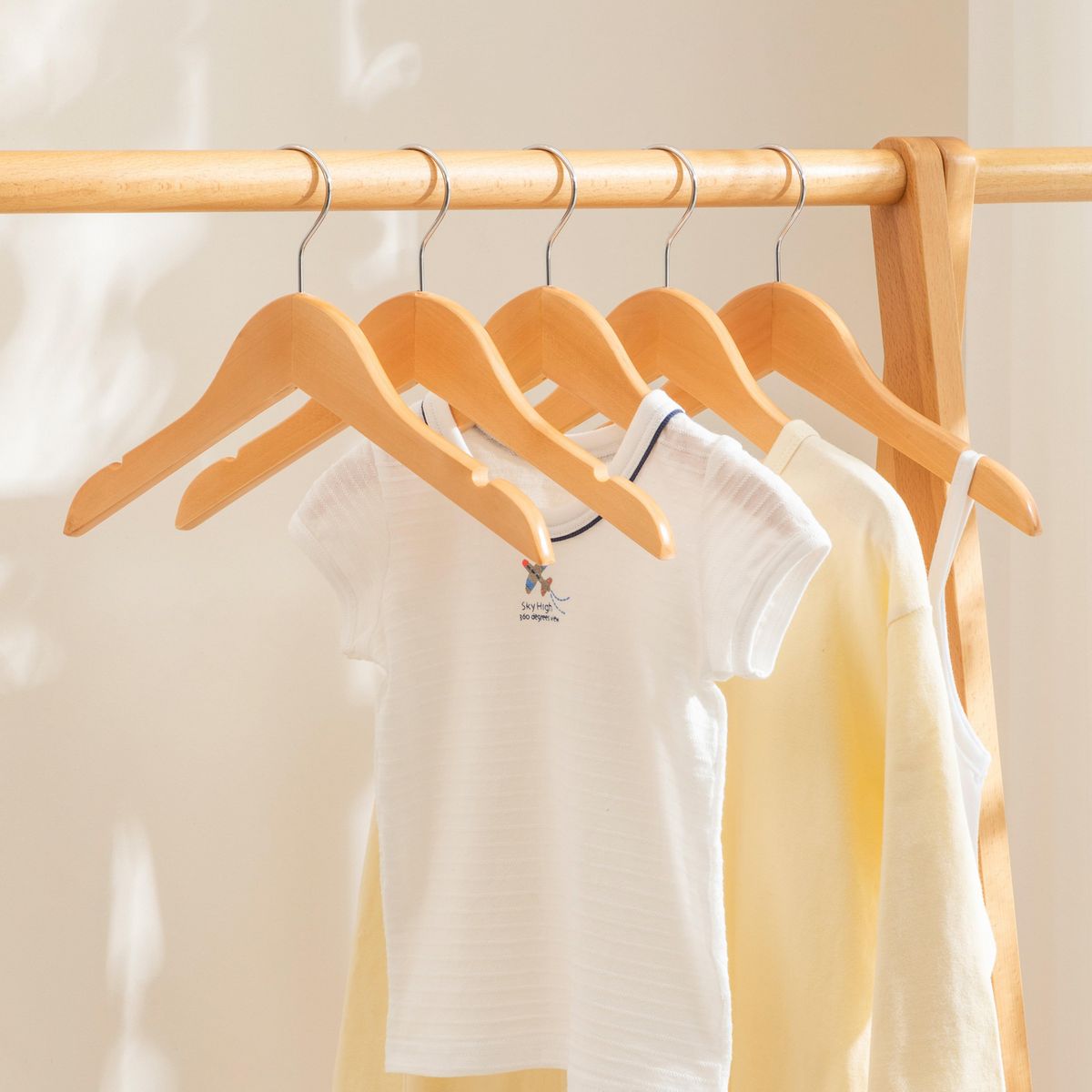 JUST HOME COLLECTION - Set 5 Colgadores de Madera