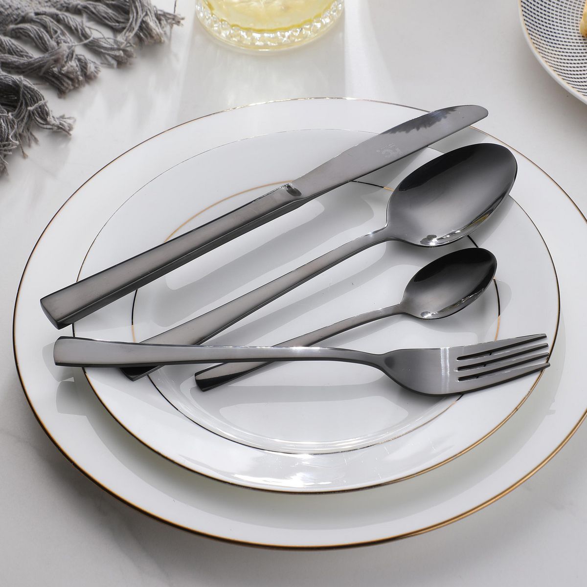 JUST HOME COLLECTION - Juego de Cubiertos 16 Piezas Negro