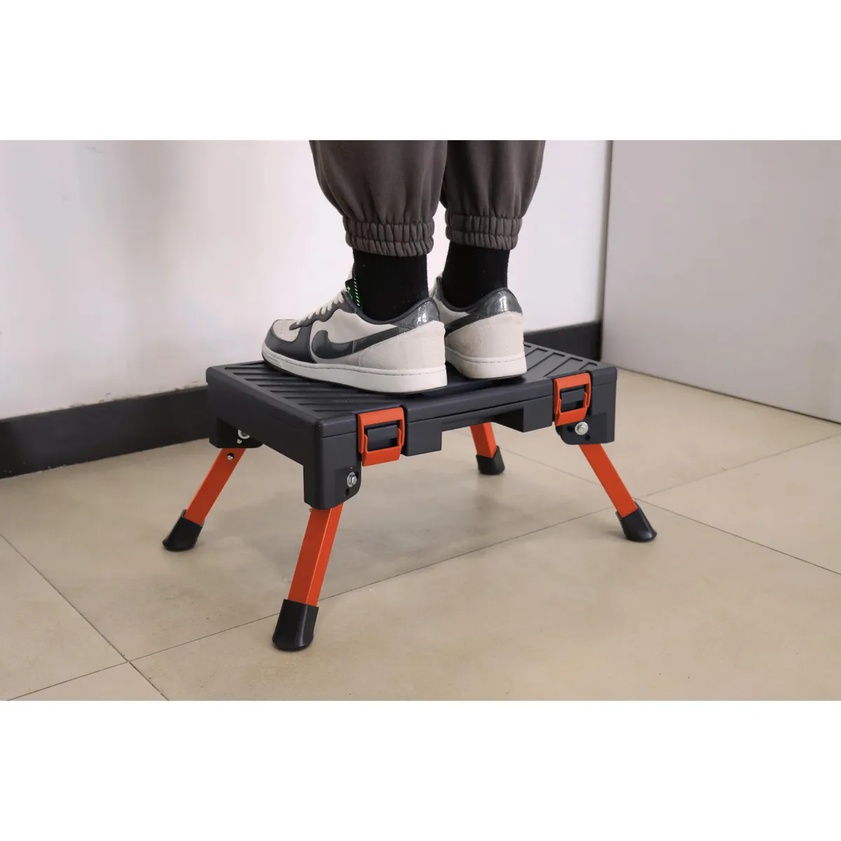 BAUKER - Caja Plataforma Plegable de Paso 1 Peldaño Acero 10.2cm