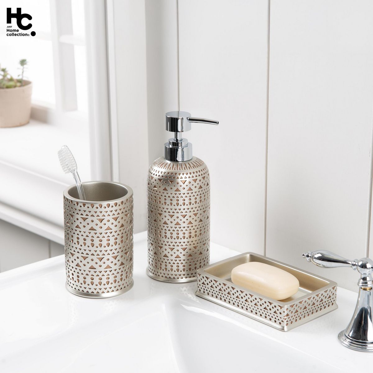 JUST HOME COLLECTION - Vaso de Resina Oscar Dorado