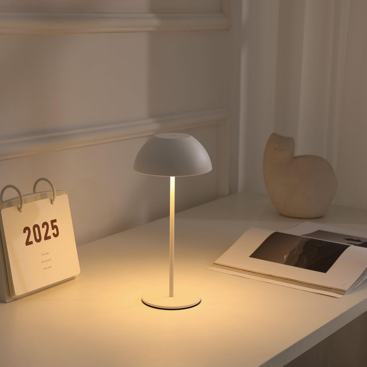 JUST HOME COLLECTION - Lámpara de Mesa BaIi Blanco 13x28 cm.