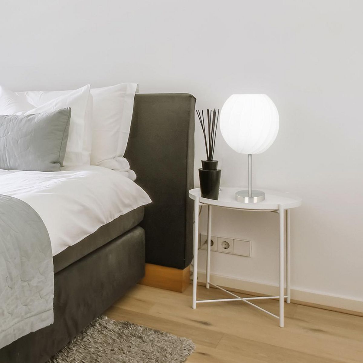 JUST HOME COLLECTION - Lámpara De Mesa Nagoya 1L E27 Blanco/Plata 2.5x4.45 cm