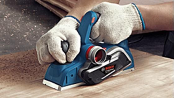 Cepillo para Madera Bosch GHO 700 con 700W