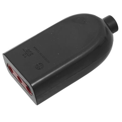 Ficha hembra 10 A con tierra negro
