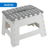 Banquito plegable gris y blanco