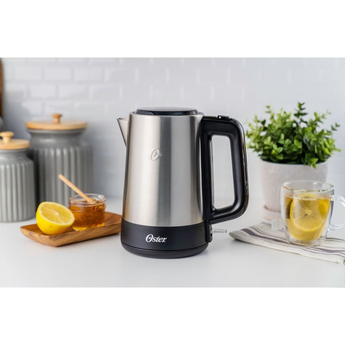 OSTER - Hervidor Electrico 1,7 LTS BVSTKE671 Inox