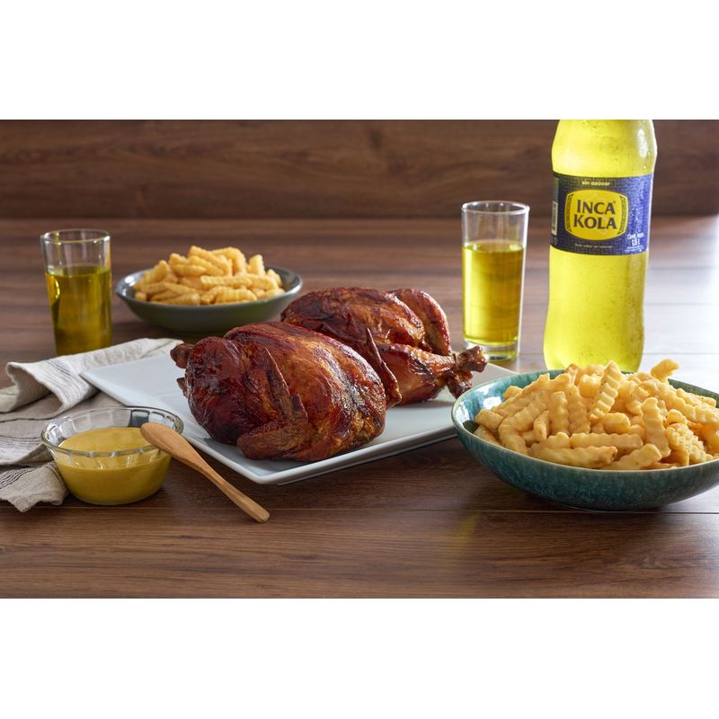 TOTTUS - 2 Pollos Rostizados Tottus + 2 Papas + Inca Kola Sin Azúcar 1.5 L